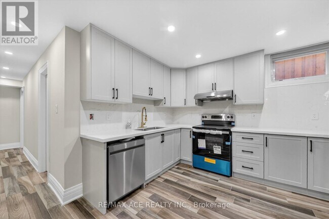 Photo - 90 Colonial Ave