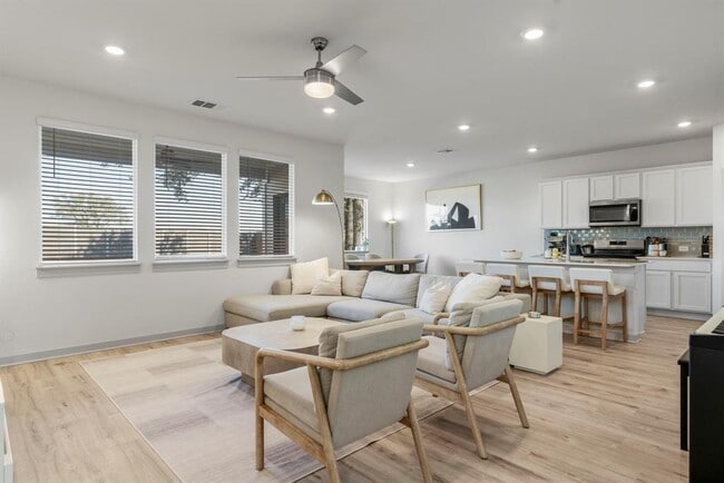 Photo - 217 Cupreata Ln