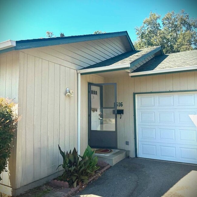 Photo - 1616 SW K St