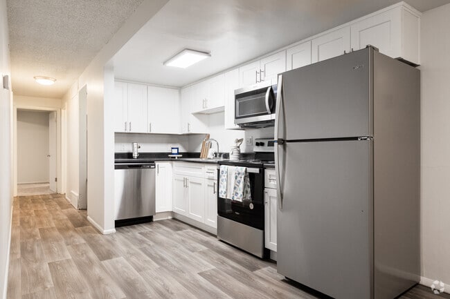 2BR, 1BA - 1,120SF