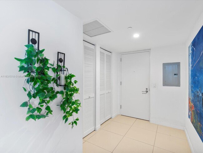 Photo - 31 SE 6th St Unidad 802 Rental