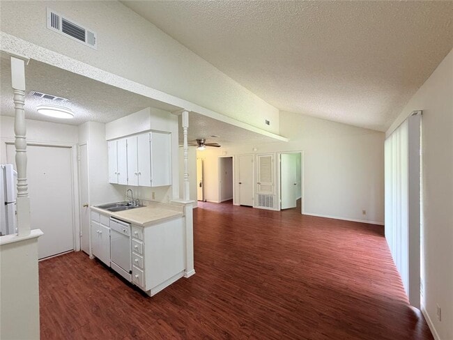 5206 Village Trail