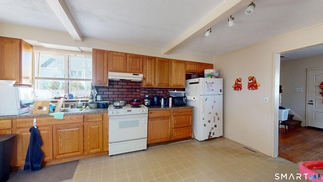 Building Photo - 17 Landin St Unit A