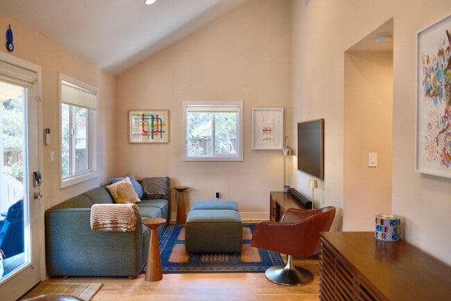 Photo - 261 S Ave 52