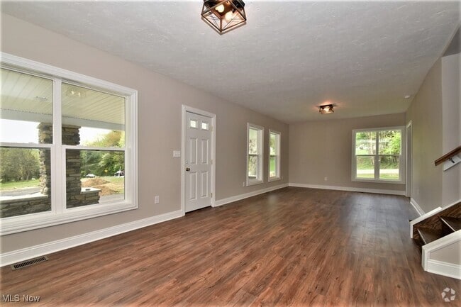 Building Photo - 7984 Chagrin Rd Rental