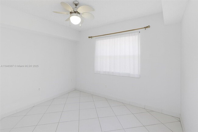 Photo - 2600 Collins Ave Unit 405