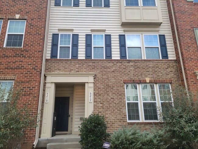 Amazing 3 BR/2.5 BA Townhome in Greenbelt! - Amazing 3 BR/2.5 BA Townhome in Greenbelt!