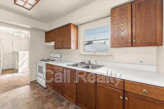 Photo - 3318 E Jackson Ave