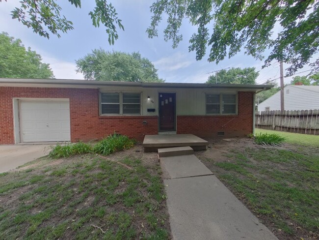 Photo - 104 S Mt Carmel St House