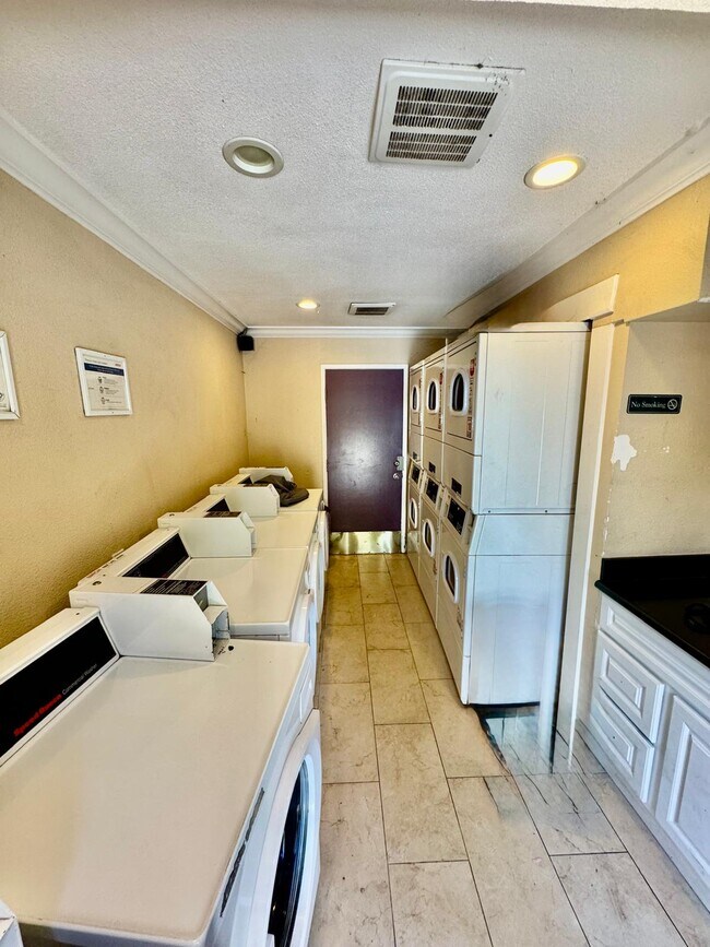 450 Alameda del Prado Unit I