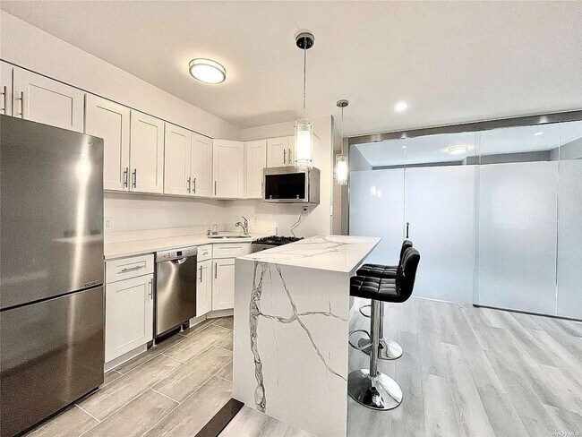 170 W 23rd St Unit 2Q