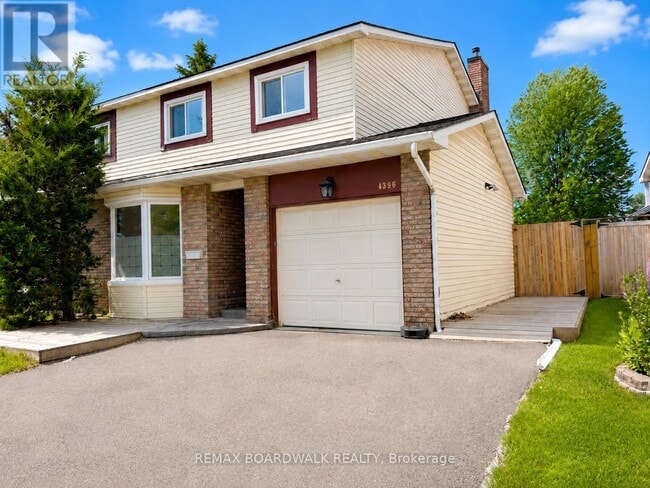 Photo - 4396 Whittaker Crescent