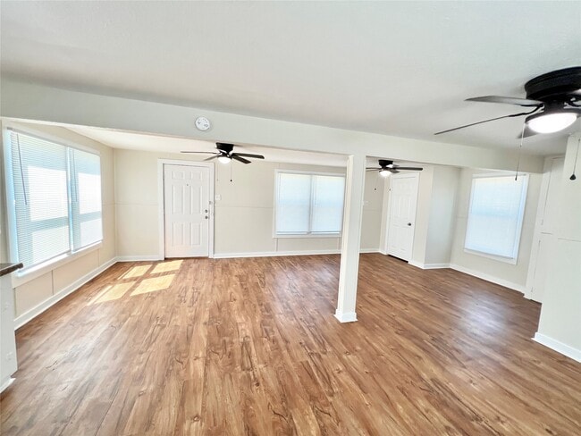 Photo - 1106 Gulfview St