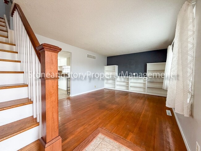 Photo - 4 bedroom 2 bath on quiet street in Briarwood