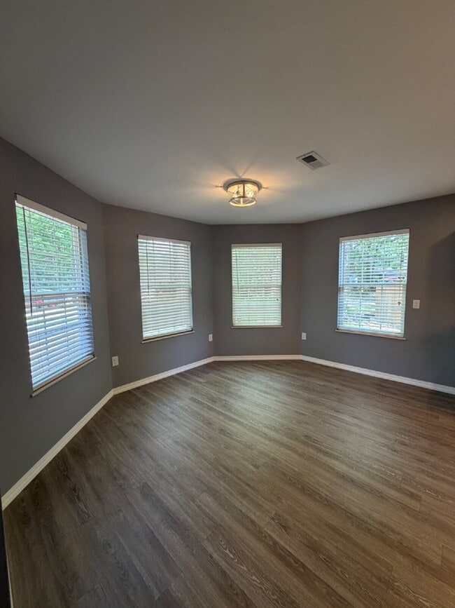 Photo - Backyard dream - Covered large patio and fully fenced in!!