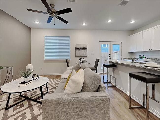 Photo - Modern Built Townhome with Fenced Yard – Perfectly Situated Minutes from Fort Worth & Dallas