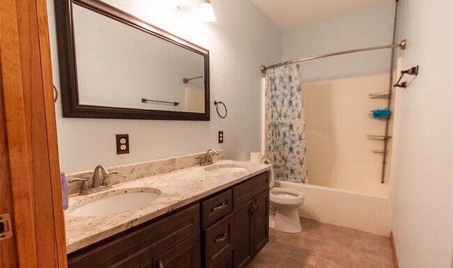 Photo - 907 Di Maggio Dr