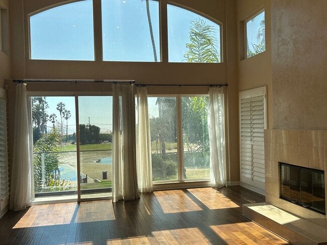 Photo - Amazing 3 story free standing contemporary house with terrific ocean views in Playa Del Rey