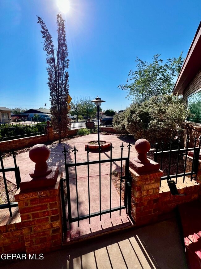 Photo - 339 Medina St