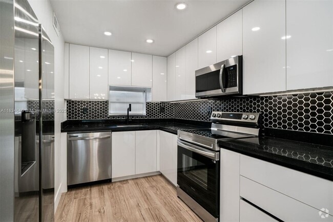 Building Photo - 8901 S Hollybrook Blvd Unit 109 Rental