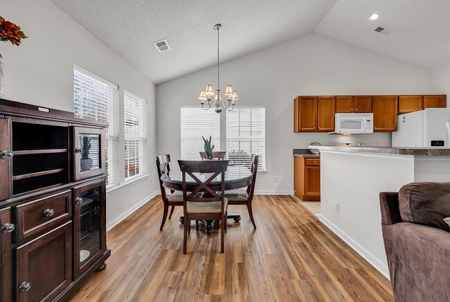 Photo - 765 Riverward Dr