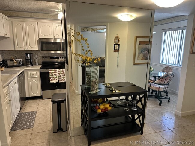 Building Photo - 3138 Via Poinciana Unit 114