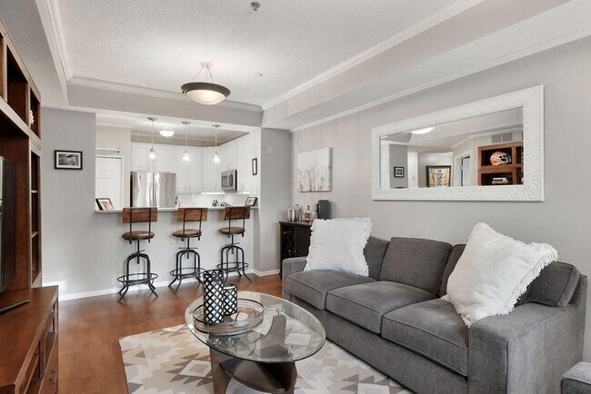 Photo - 645 N 1st St