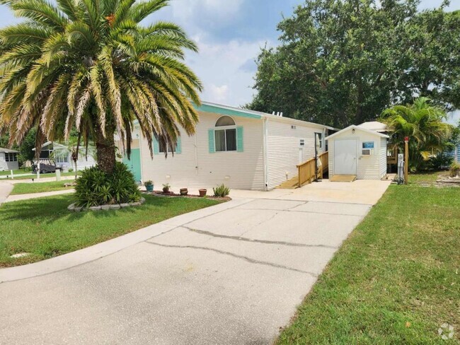 Building Photo - 582 Lake Dr Rental