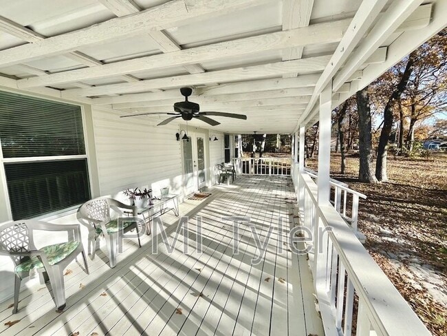 Photo - 223 Sunray St