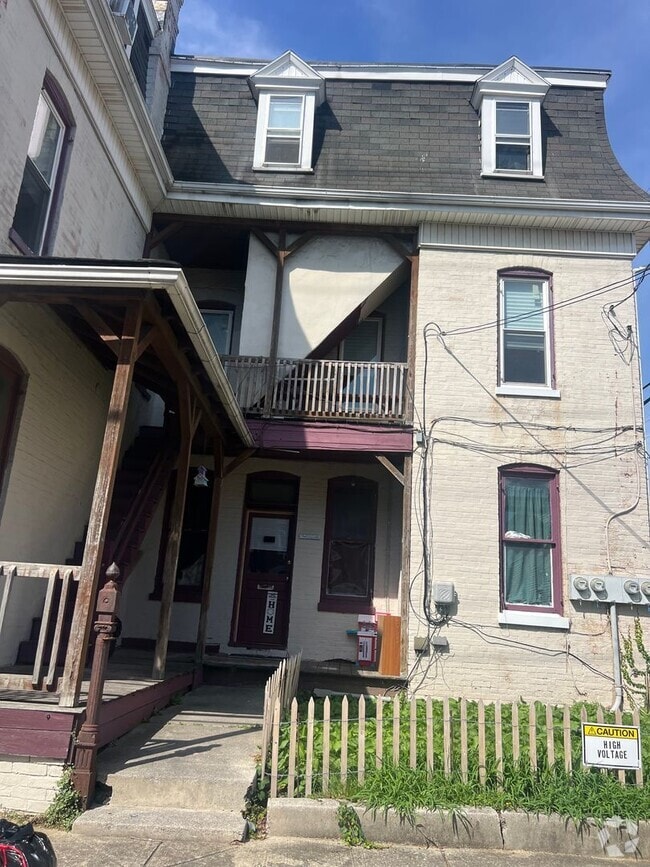 Building Photo - 24 N Hartley St Unit 2nd Floor Rental
