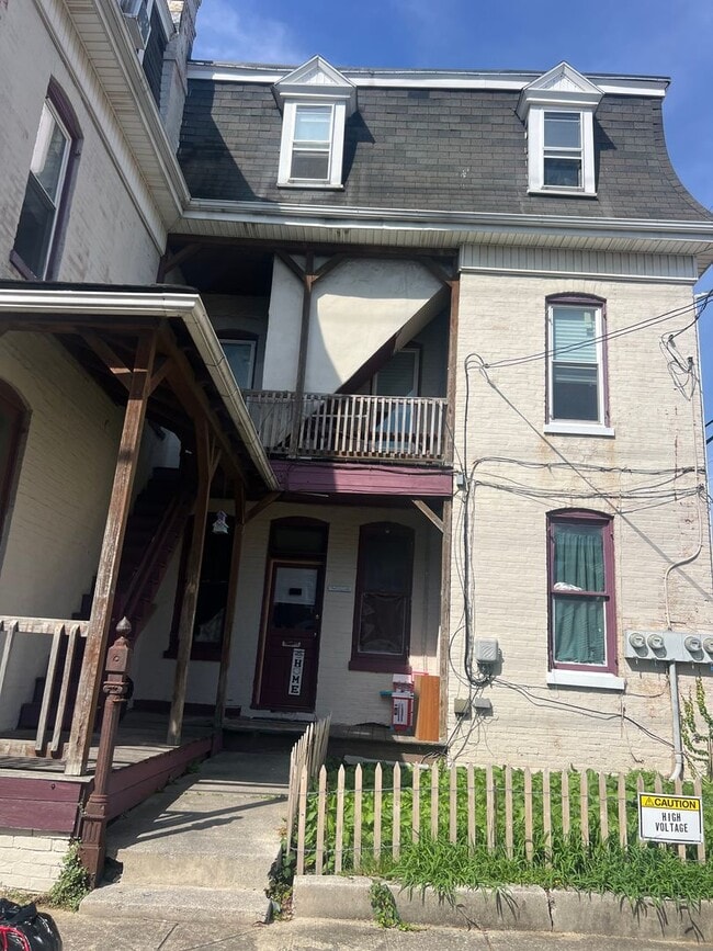 Building Photo - 24 N Hartley St Unit 2nd Floor Rental