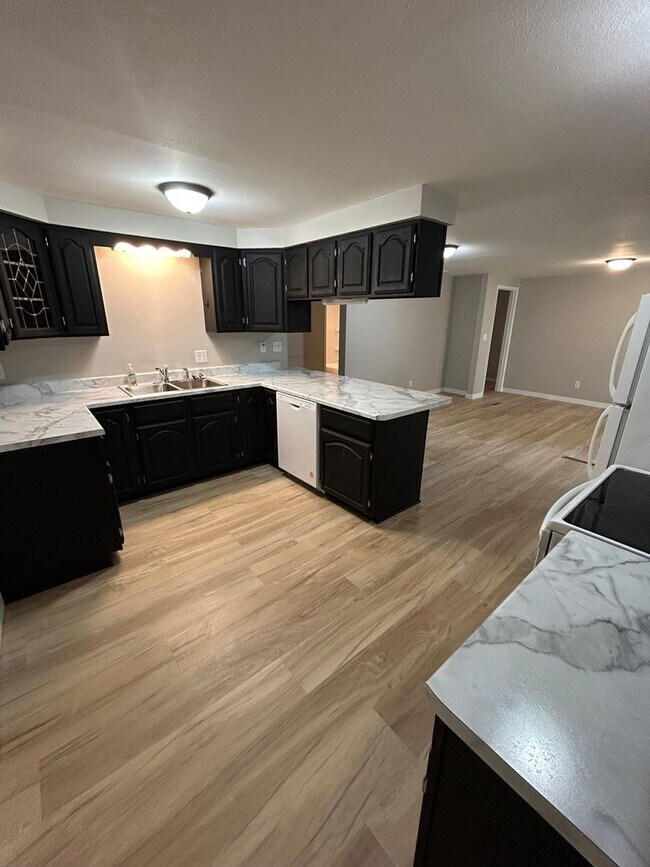 Building Photo - 513-513-513-512 Washington St Unit 513 1/2 Washington St