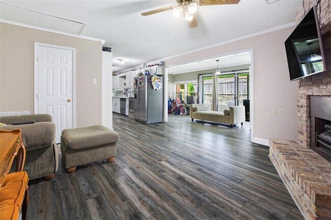 Photo - 1200 Joyce St