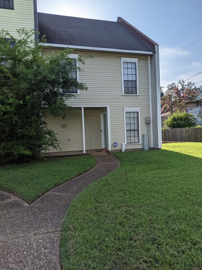 Photo - 1414 Highland Ave Townhome