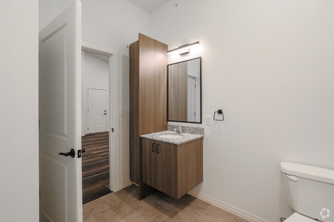 1BR, 1BA - 800SF