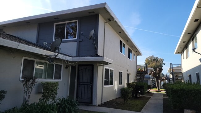 Building Photo - 5511 Eagles Ln Unit 2