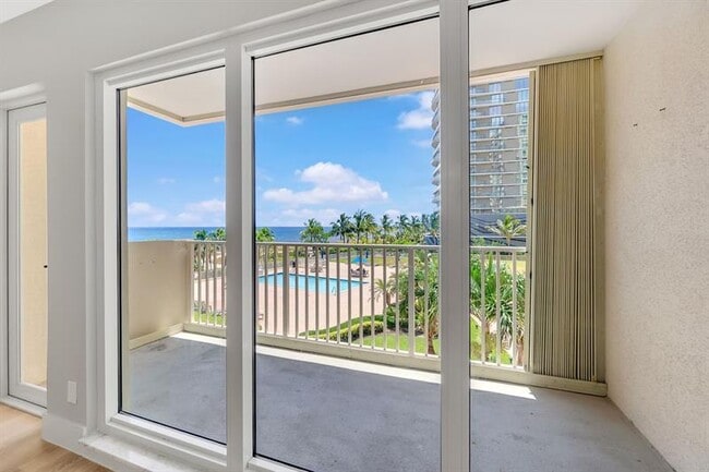 Building Photo - 750 N Ocean Blvd Unit 404