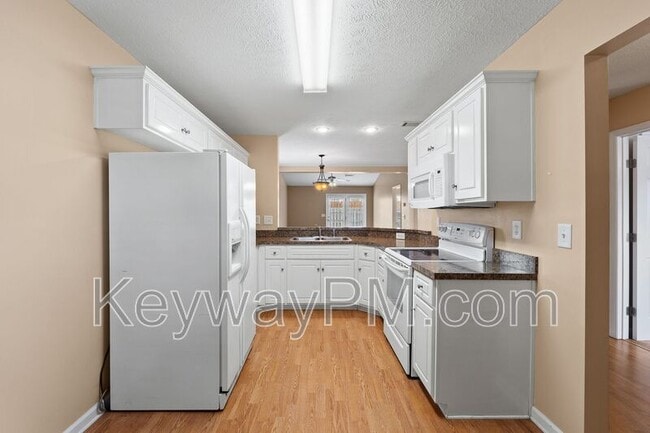Photo - 208 Satomi Way