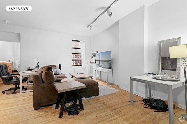 Building Photo - 9 W 69th St Rental