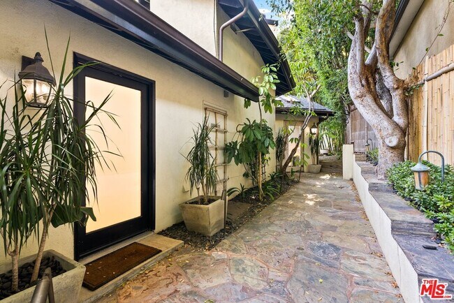 Photo - 1615 Marmont Ave