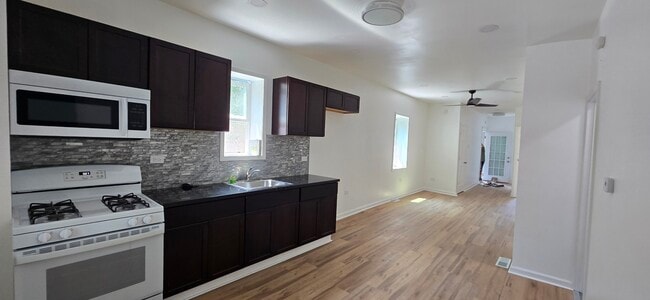 Building Photo - 145 N 21st Ave Unit 1 Rental