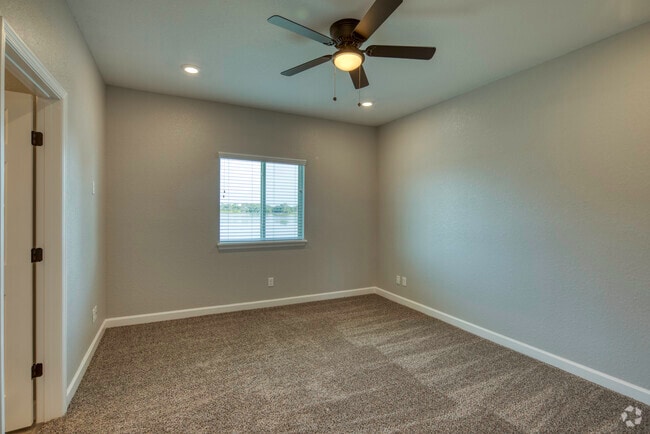 2BR, 2.5BA - 1425SF - 2401 NW 21st St Winter Haven, FL