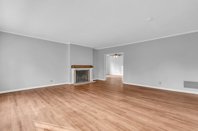 Photo - 905 8th Ave N