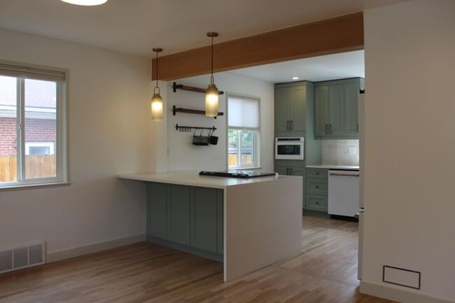 Photo - Sunnyside Bungalow with 2 br/2 ba!