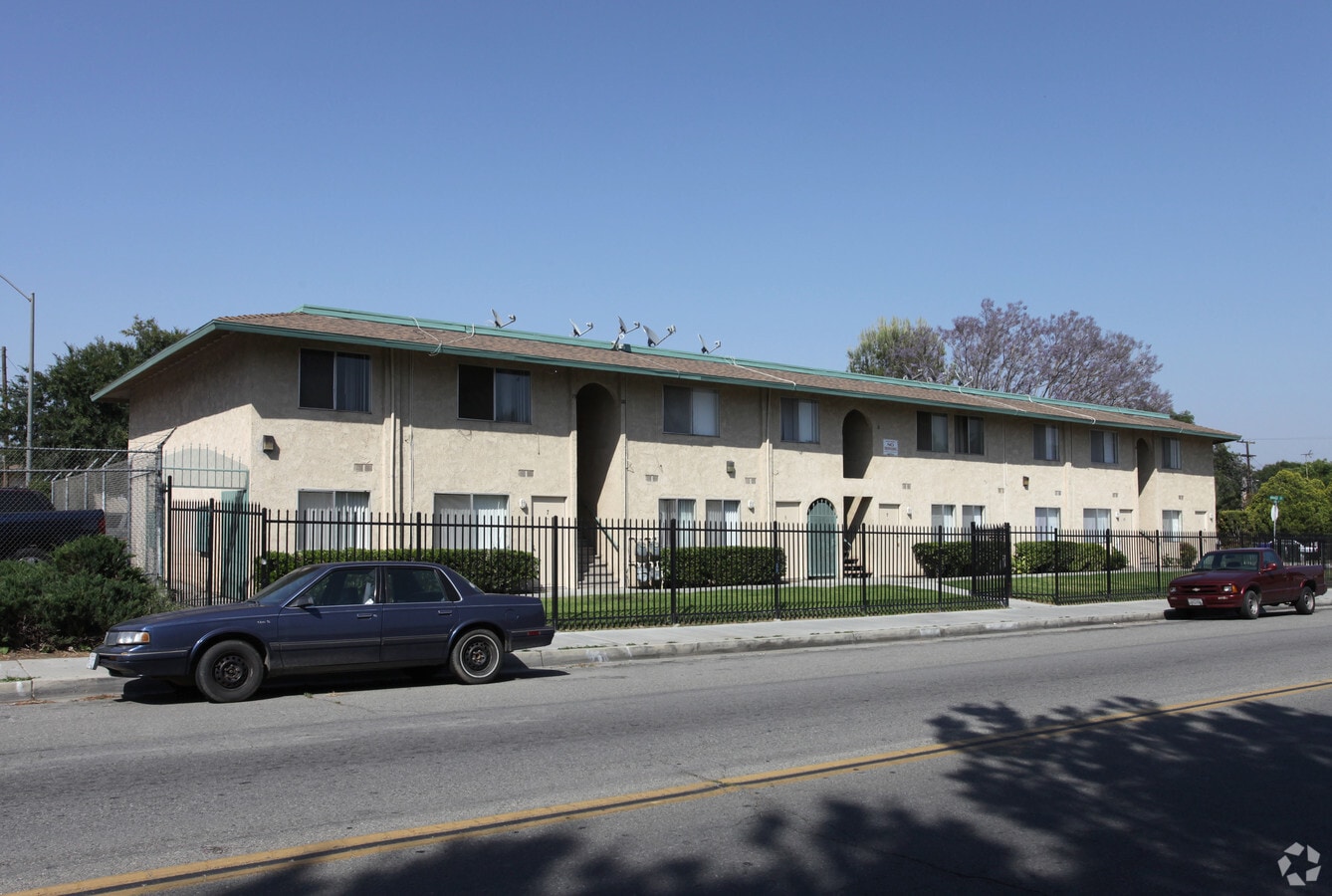 Briggs Apartments - Briggs Apartments