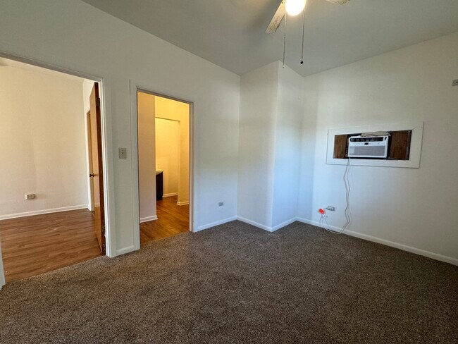 3s230 Warren Ave