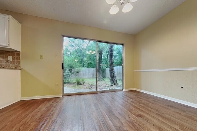 Photo - 11 Brentwood Oaks Ct