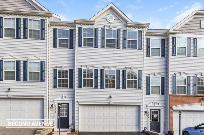 114 Holly Hill Dr - 114 Holly Hill Dr Townhome