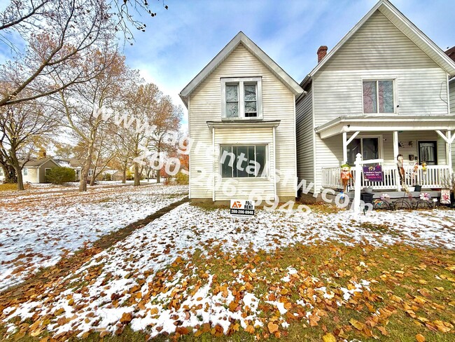 Building Photo - 3 Bedroom House