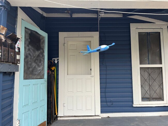 Photo - 213 Cadwallader St